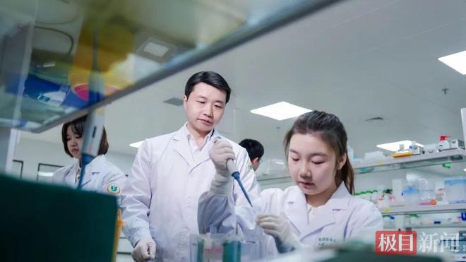 扎根家鄉(xiāng)護(hù)心腦健康！80后教授楊簡斬獲湖北科技進(jìn)步一等獎(jiǎng)(圖5)